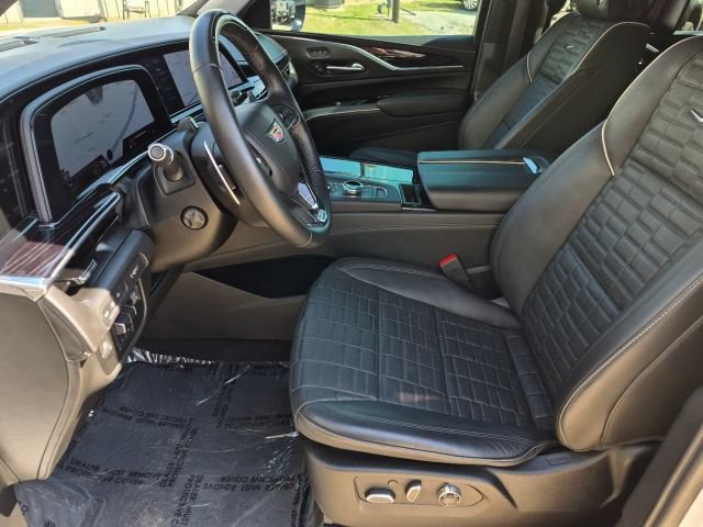 Used 2023 Cadillac Escalade ESV V AWD/4WD image 9