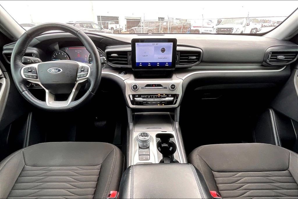 Used 2021 Ford Explorer XLT image 30