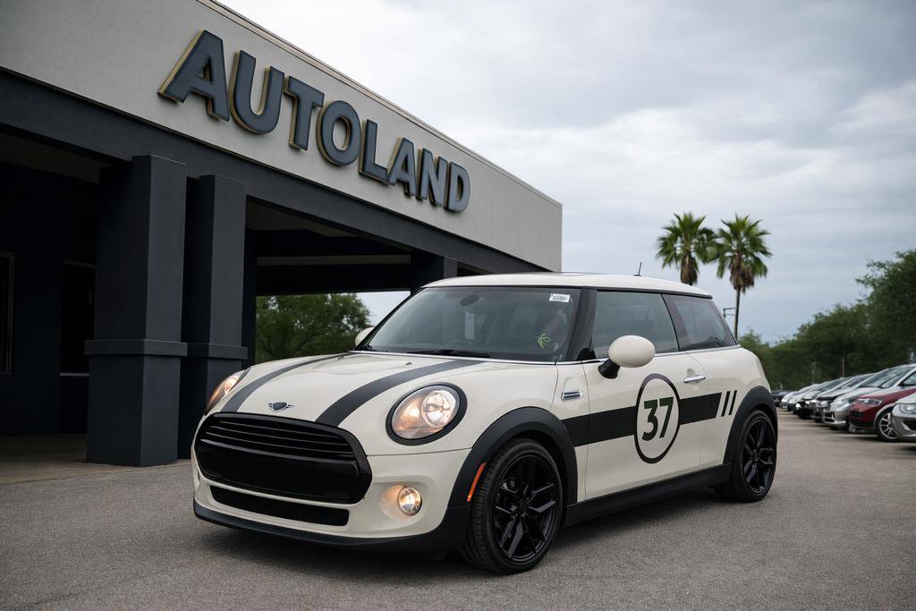 Used 2019 MINI Cooper 2-Door Hardtop w/ Signature Upholstery Package image 11