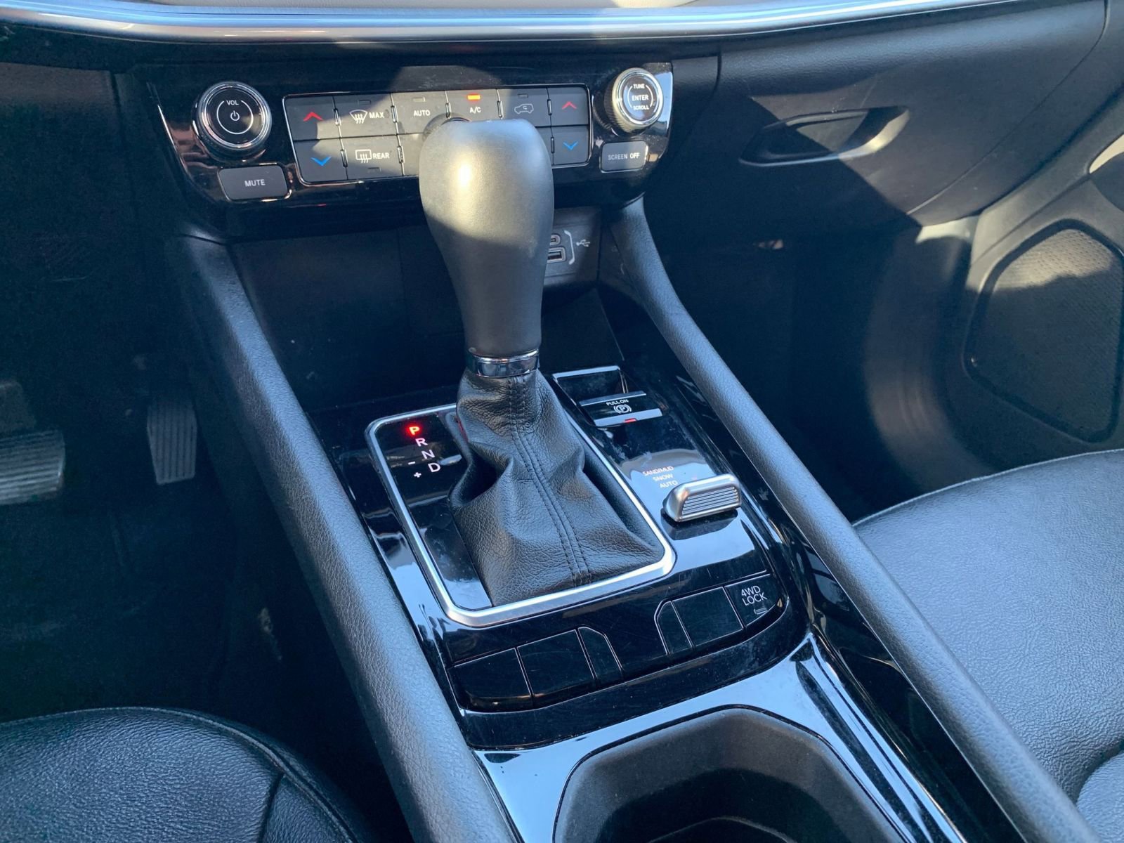 Used 2025 Jeep Compass Limited image 42