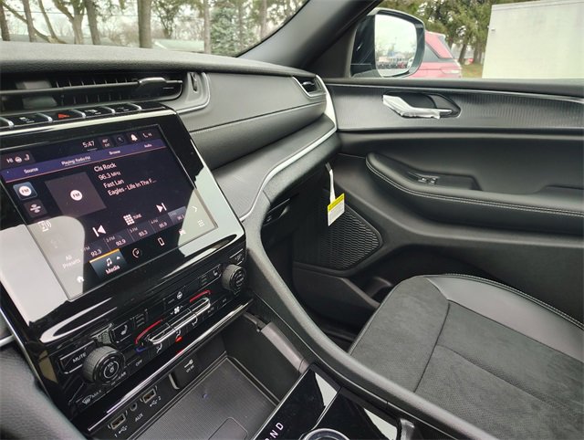 New 2025 Jeep Grand Cherokee Altitude w/ Trailer Tow Package image 27