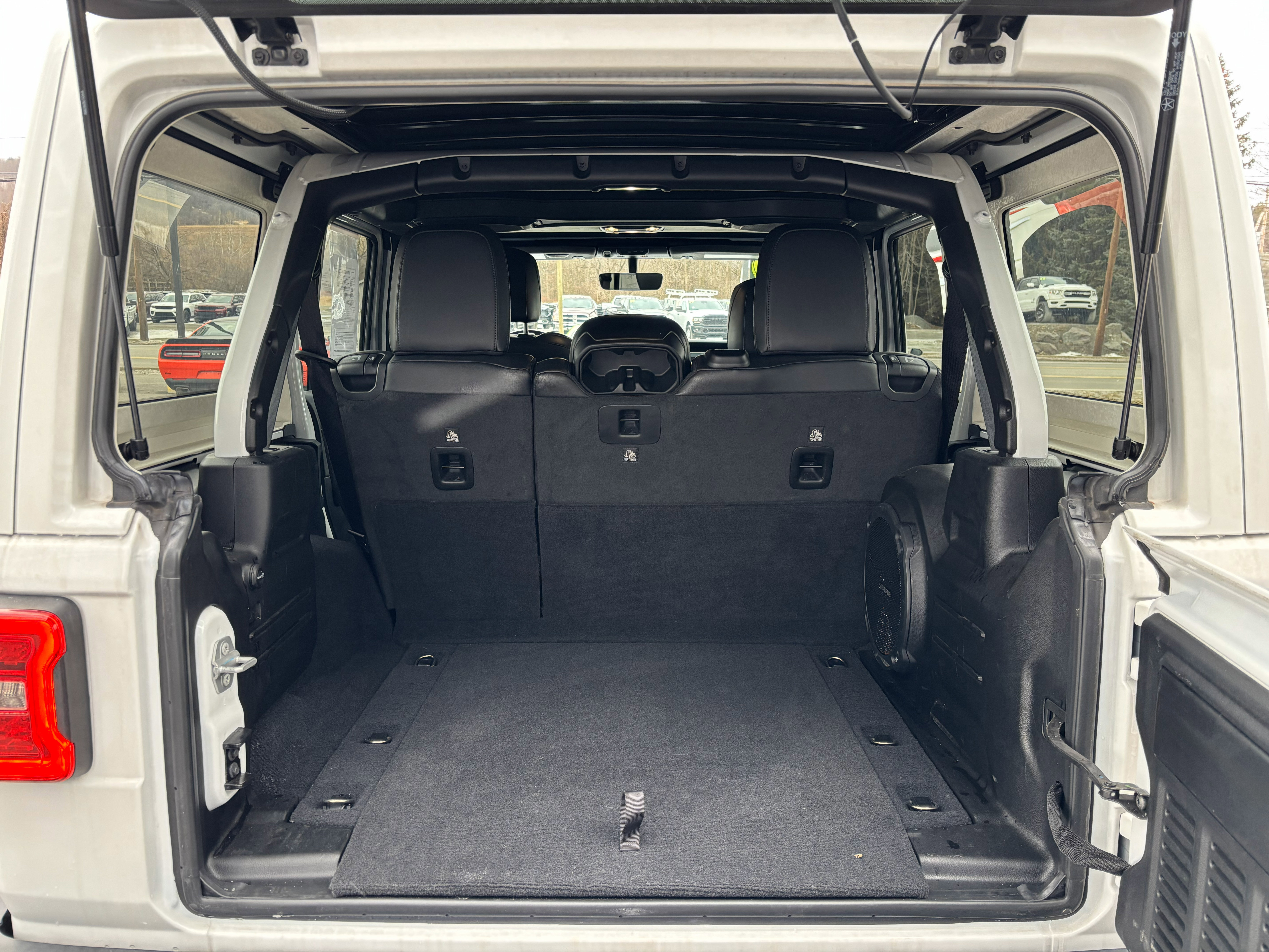 Used 2022 Jeep Wrangler Unlimited Sahara image 5