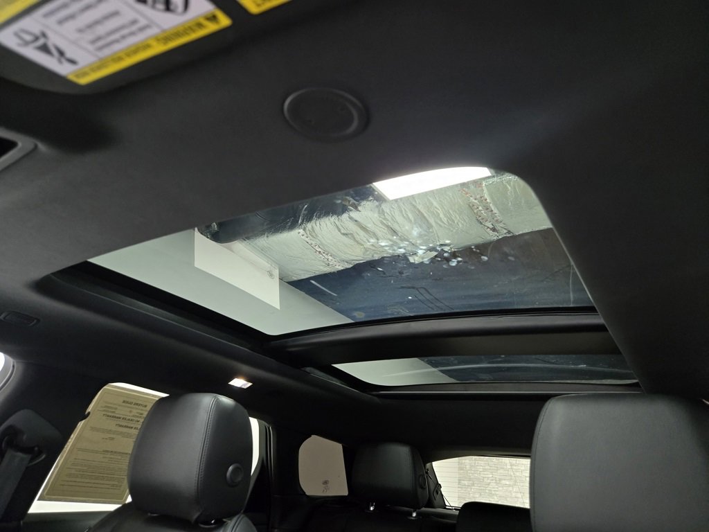 Used 2023 Land Rover Range Rover Evoque R-Dynamic SE image 10