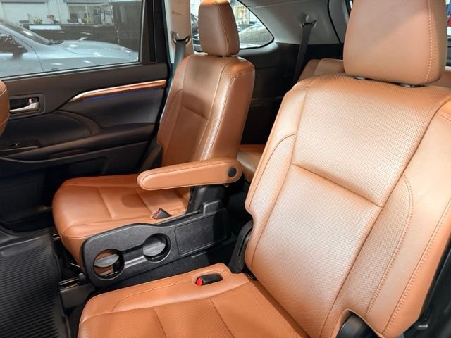 Used 2017 Toyota Highlander AWD V6 image 18