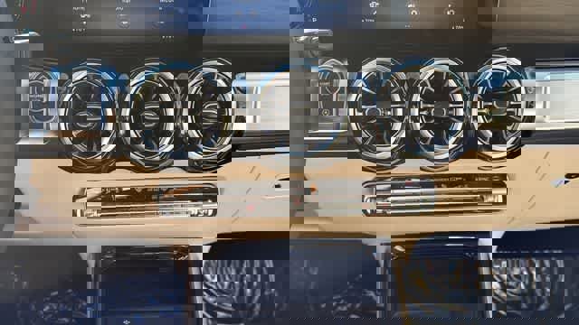 Certified 2025 Mercedes-Benz GLB 250 4MATIC image 21