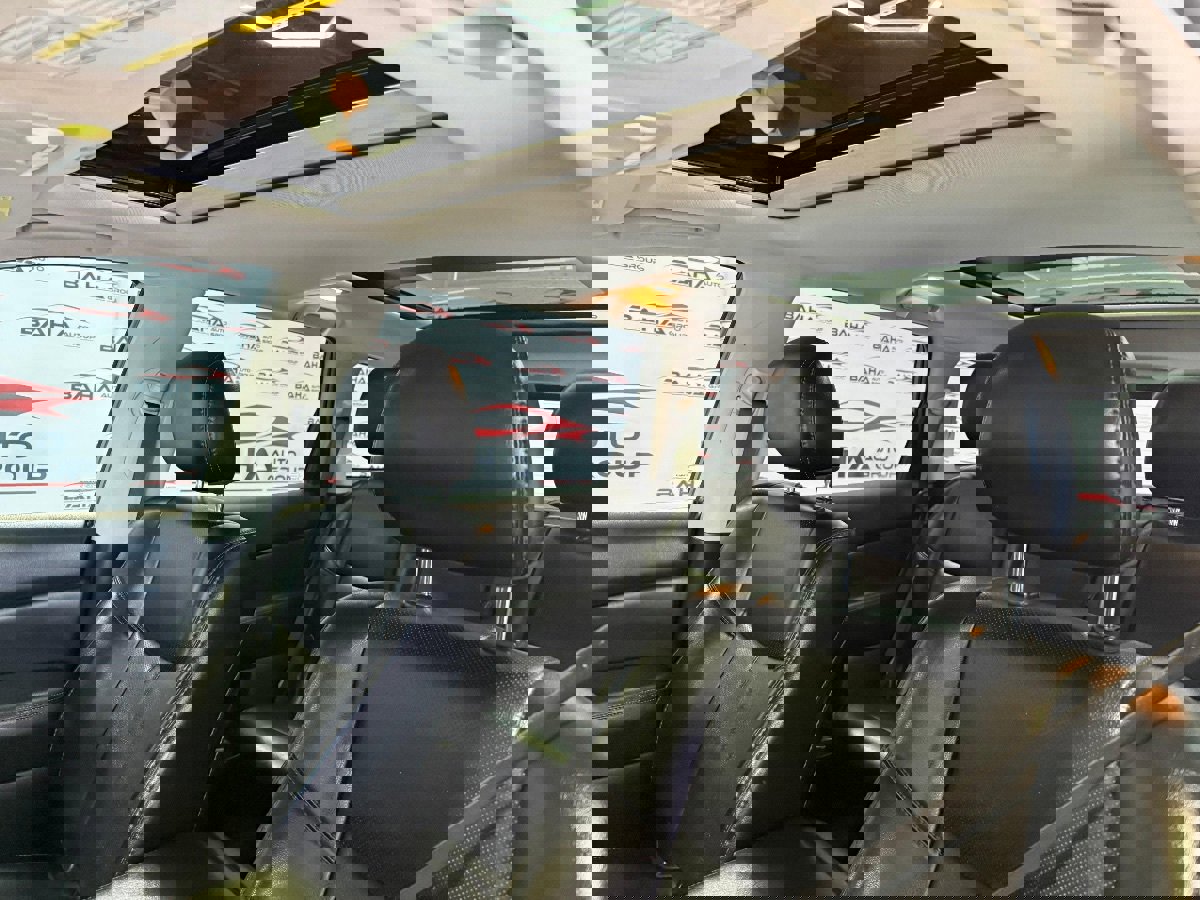 Used 2020 Nissan Pathfinder Platinum FWD image 31