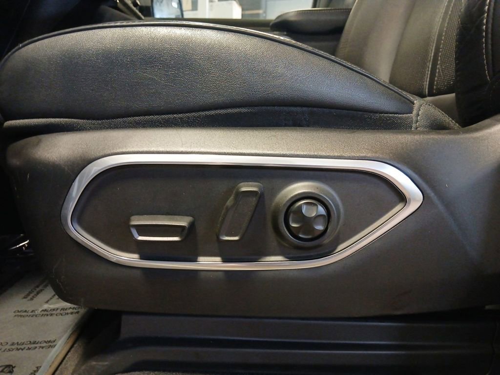 Used 2022 Jeep Wagoneer Series III w/ Rear Seat Video Group 1 image 17