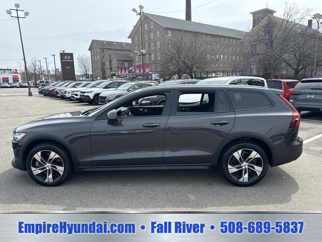 Used 2025 Volvo V60 B5 Cross Country Plus AWD/4WD image 11