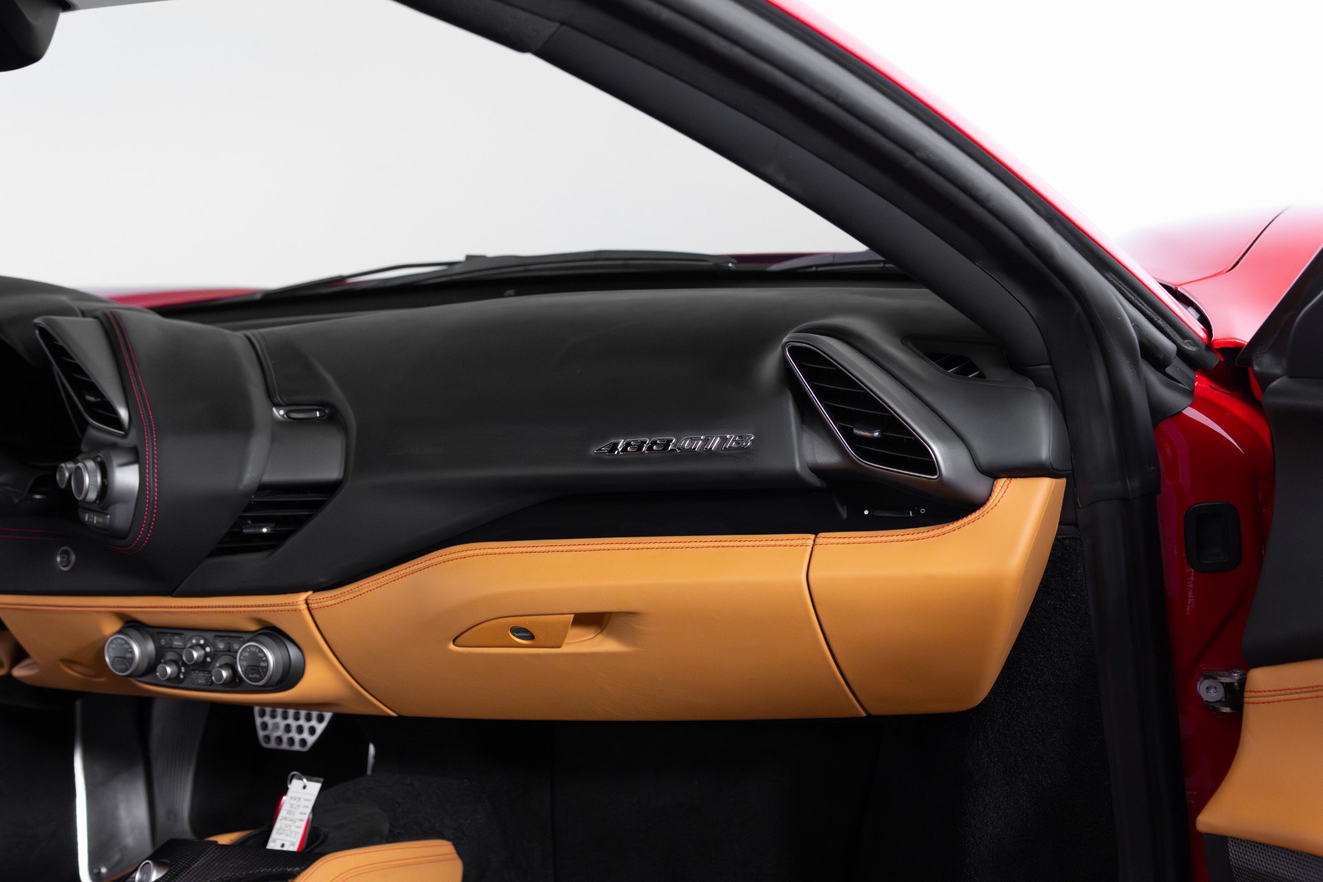 Used 2017 Ferrari 488 GTB RWD image 8