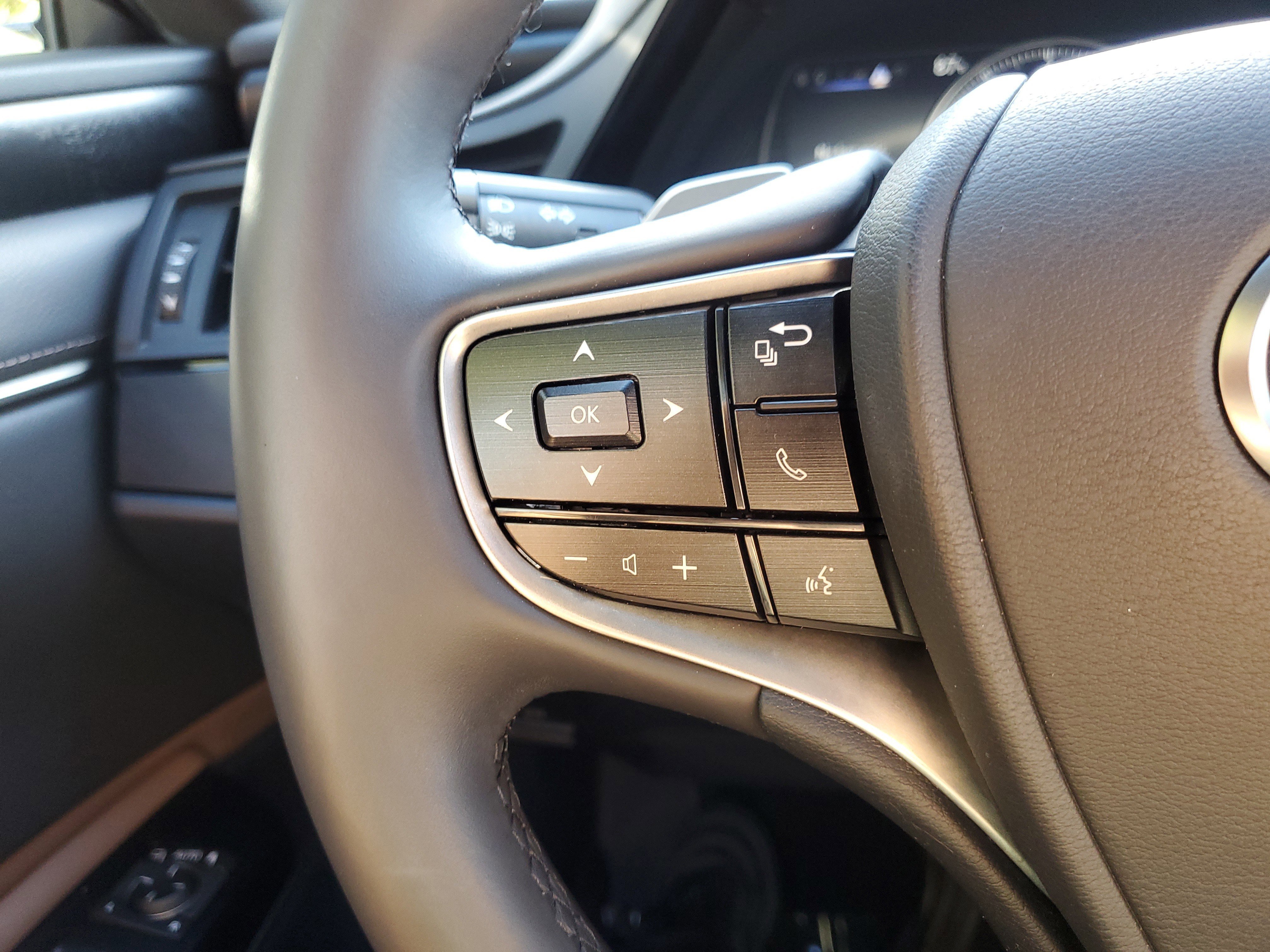 Certified 2023 Lexus ES 350 w/ Premium Package image 22