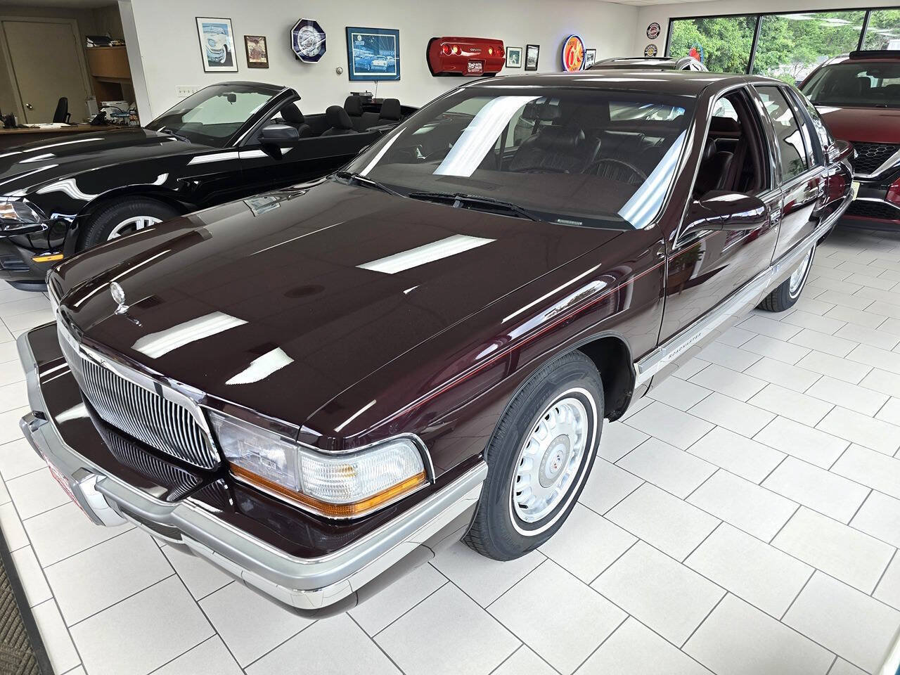 Used 1996 Buick Roadmaster Sedan RWD image 2