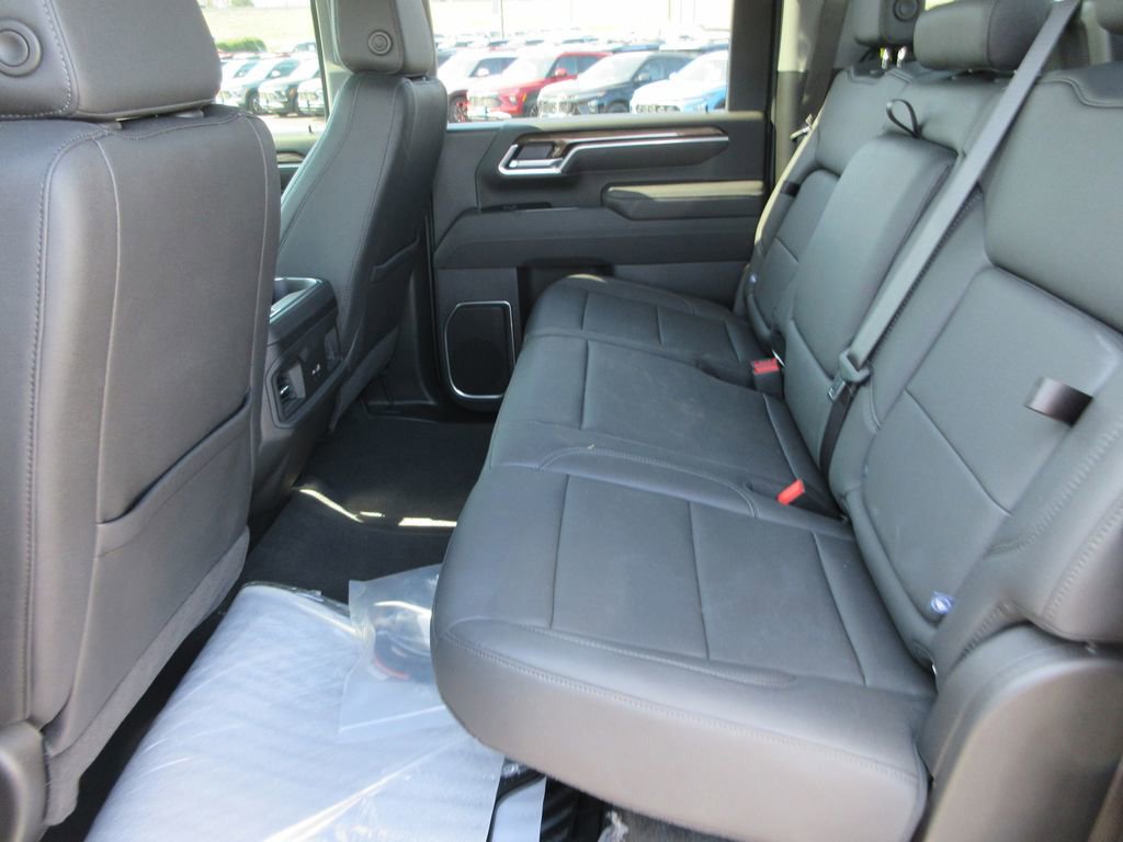 Used 2026 Chevrolet Silverado 2500 LT w/ Z71 Chrome Sport Edition image 18