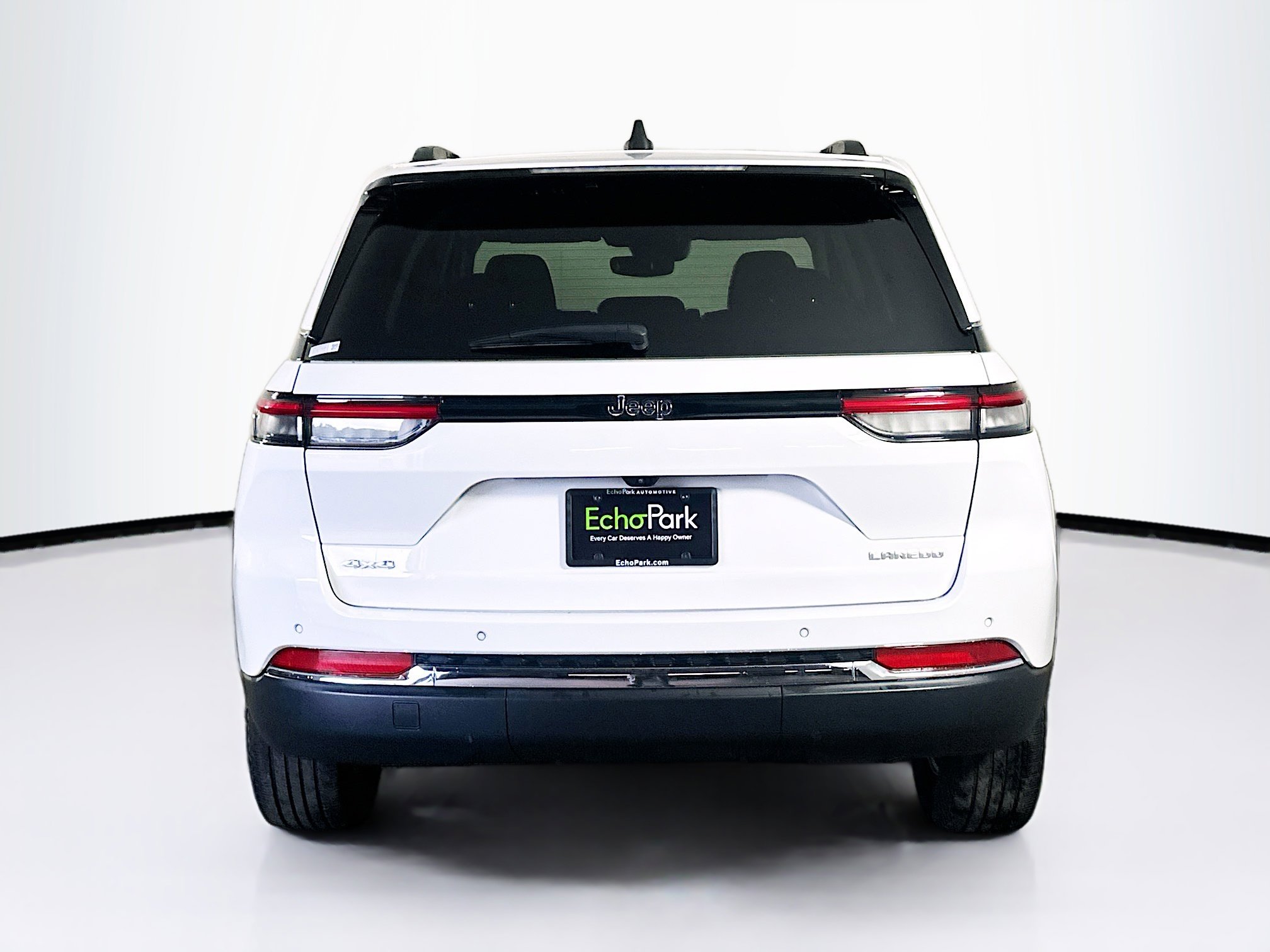 Used 2023 Jeep Grand Cherokee Laredo AWD/4WD image 7