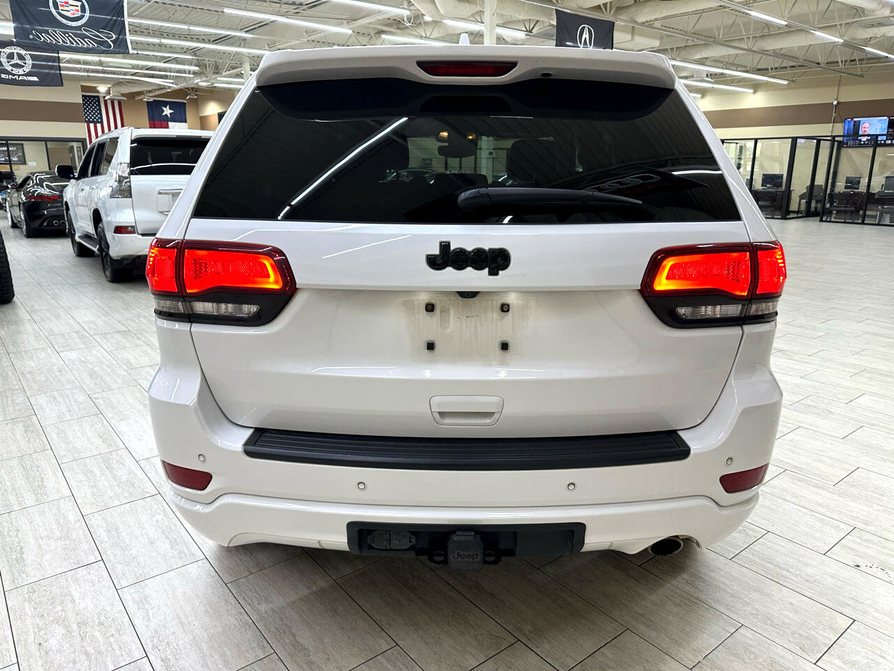 Used 2022 Jeep Grand Cherokee Laredo X image 8