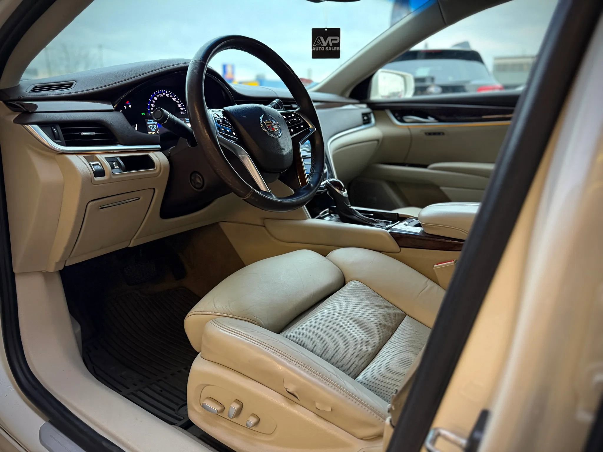 Used 2014 Cadillac XTS Luxury w/ Driver Awareness Package image 9