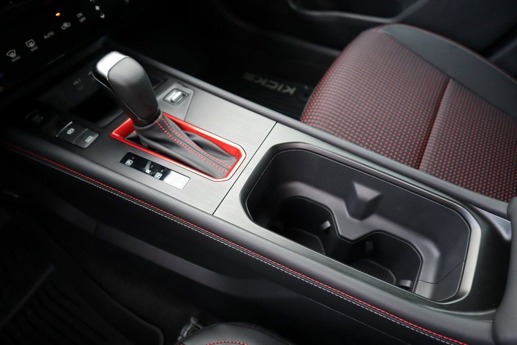New 2025 Nissan Kicks SR FWD image 17