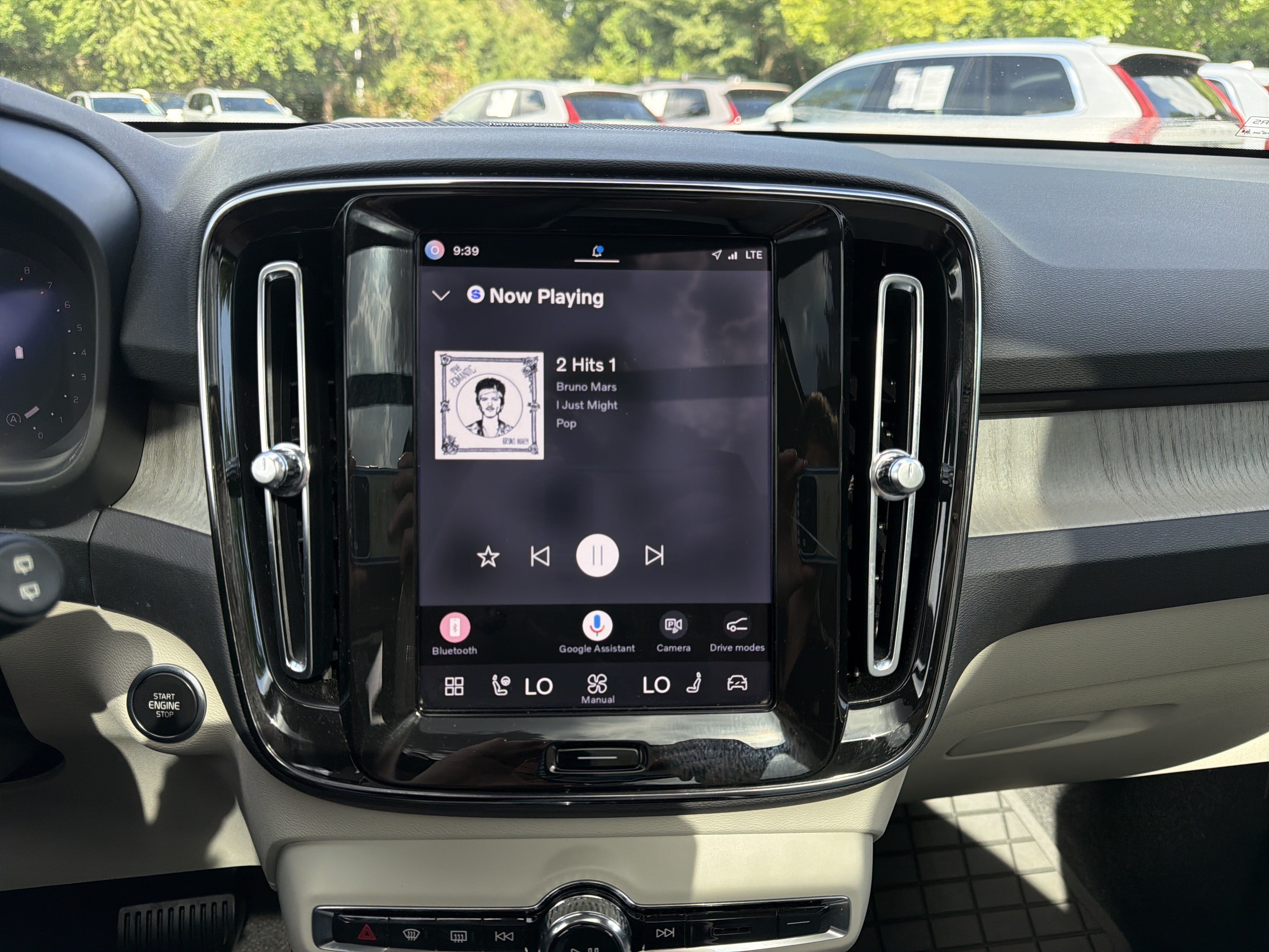 Certified 2024 Volvo XC40 B5 Ultimate w/ Protection Package Premier AWD/4WD image 23