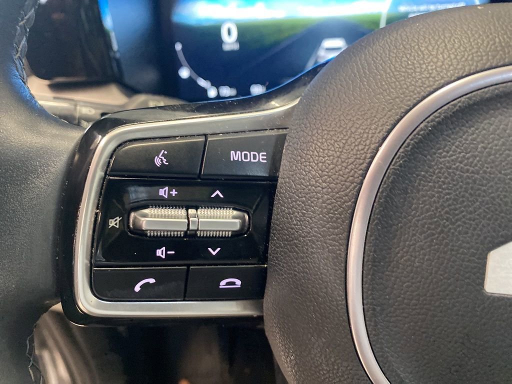 Used 2023 Kia Sorento SX image 2