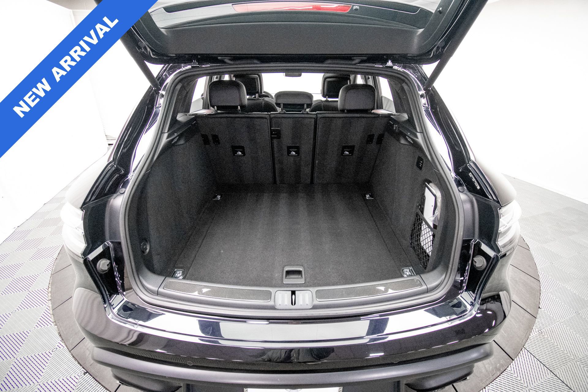 Used 2023 Porsche Macan GTS w/ GTS Sport Package AWD/4WD image 50