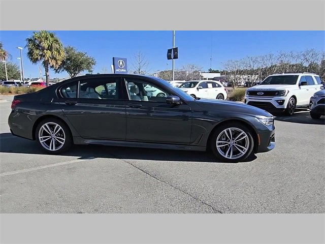 Used 2017 BMW 740i image 29