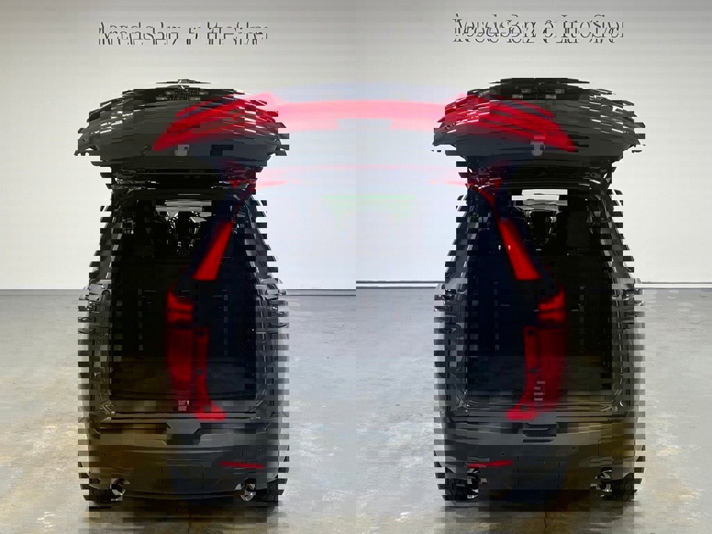 Used 2023 Chevrolet Traverse LT w/ Midnight/Sport Edition image 5