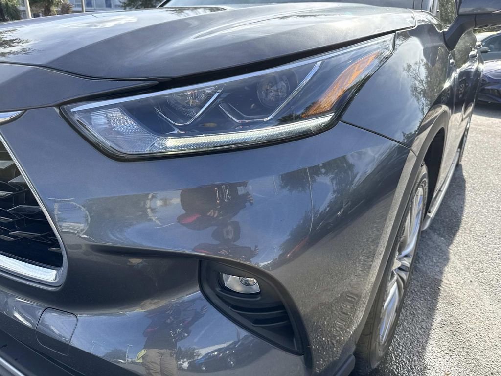 Used 2021 Toyota Highlander Platinum image 10