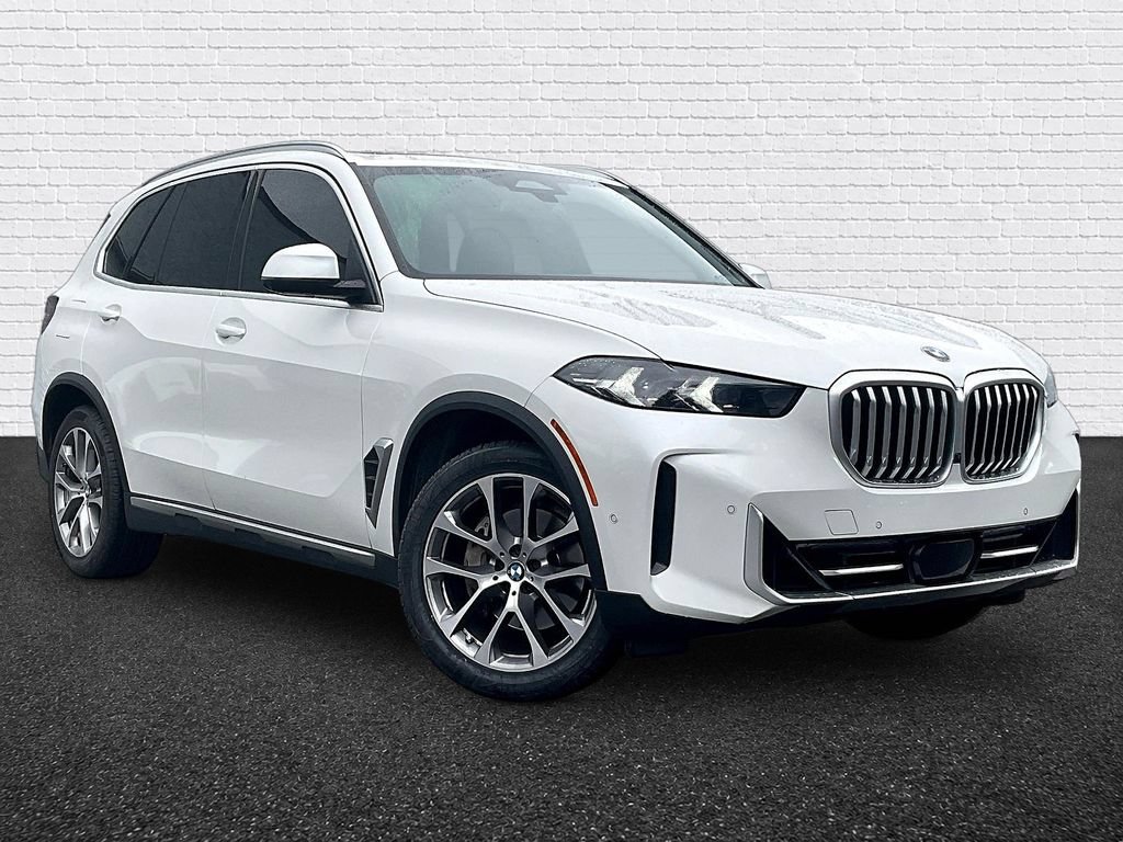 Used 2024 BMW X5 xDrive40i w/ Parking Assistance Package AWD/4WD image 3