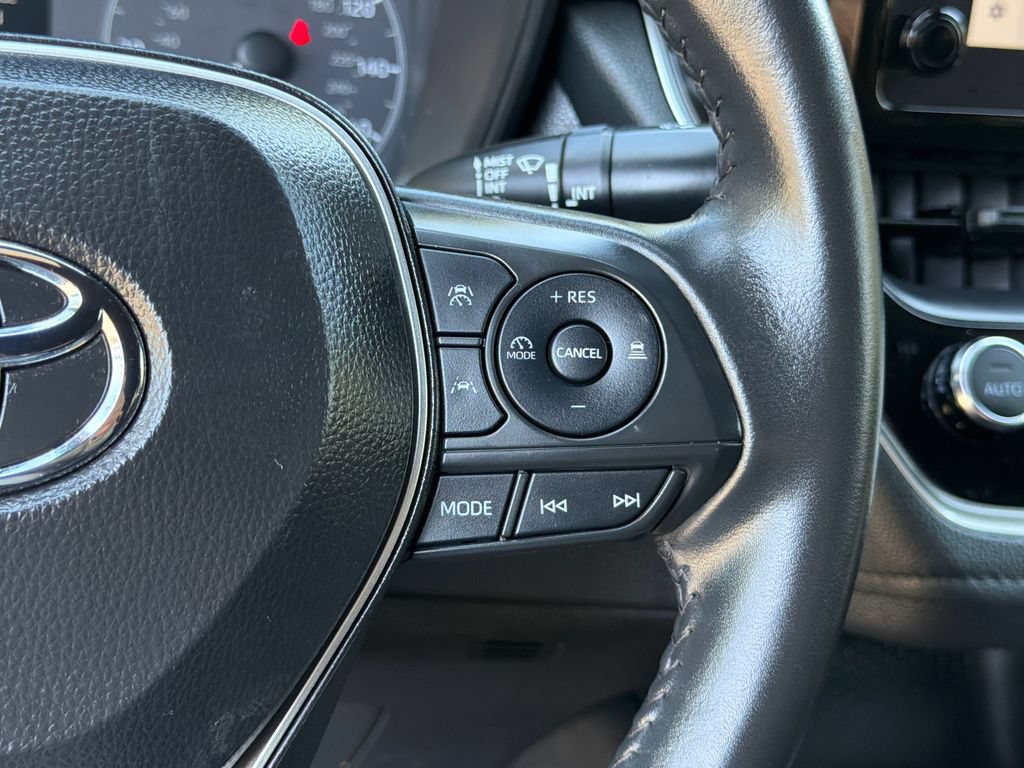 Used 2025 Toyota Corolla SE FWD image 24