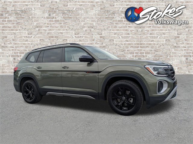 Certified 2025 Volkswagen Atlas Peak Edition SE image 2