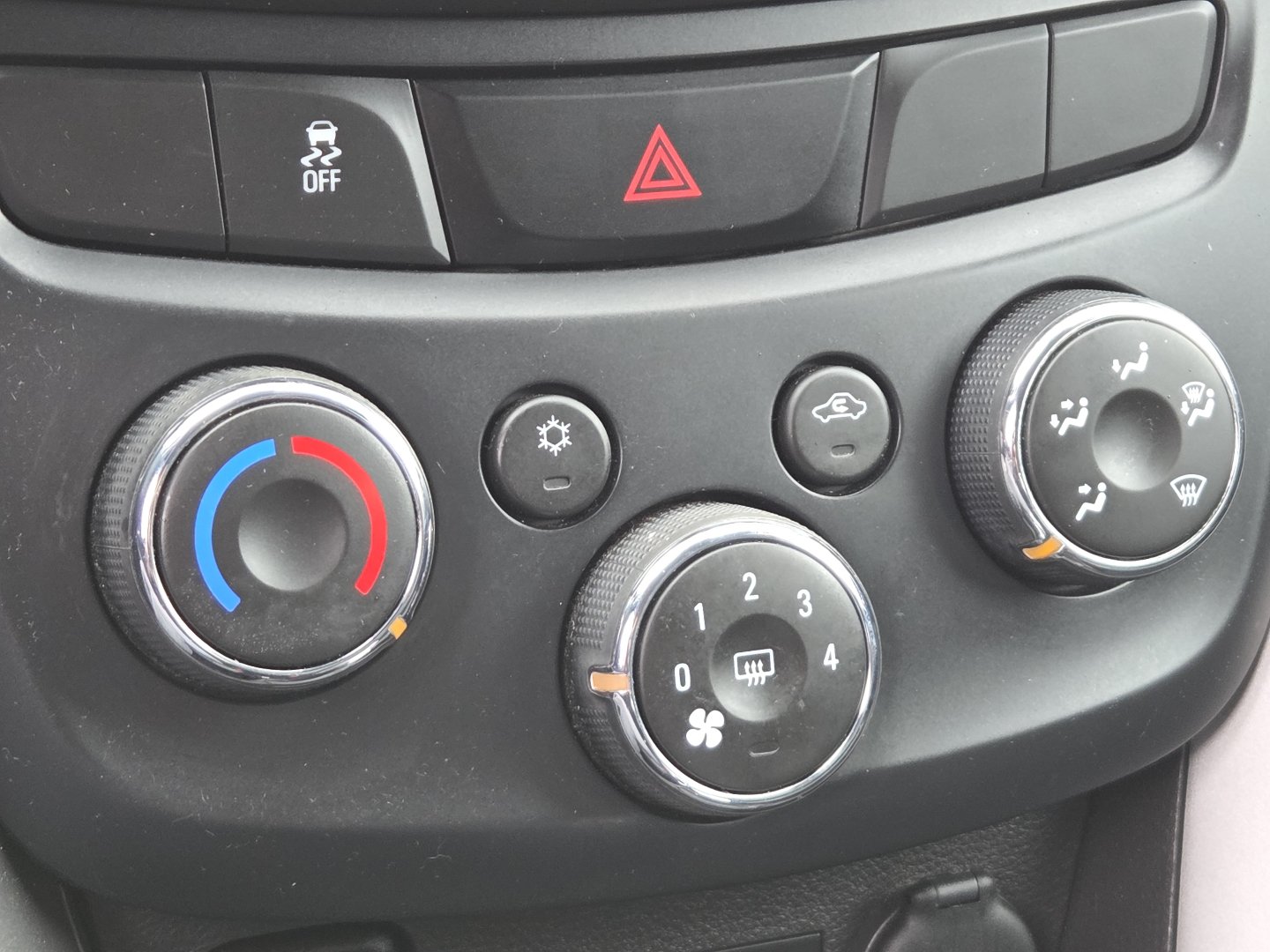 Used 2017 Chevrolet Trax LT w/ LT Convenience Package FWD image 27