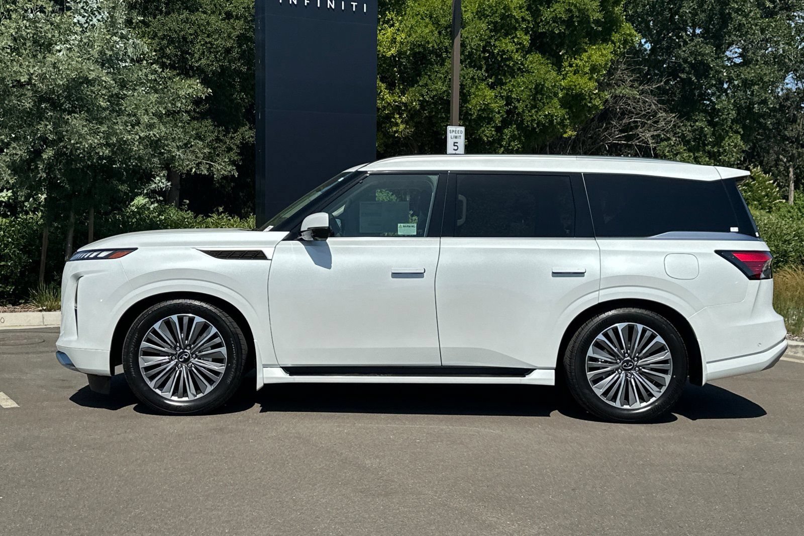 New 2026 INFINITI QX80 Luxe w/ Cargo Package AWD/4WD image 2