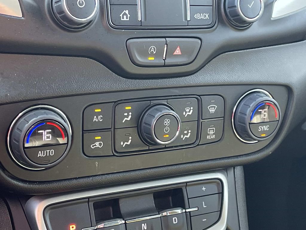 Used 2023 GMC Terrain SLT w/ Tech Package image 21