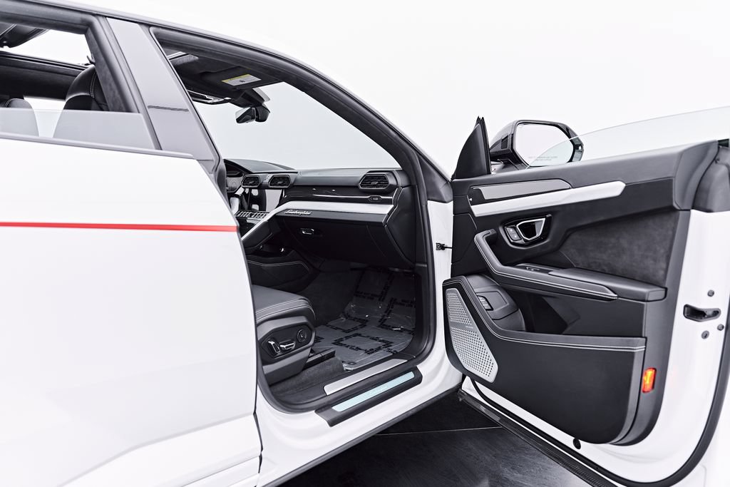 Used 2021 Lamborghini Urus AWD/4WD image 42