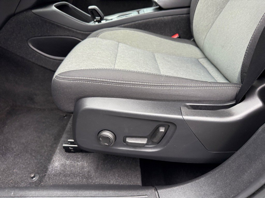 Used 2023 Volvo XC40 B5 Core AWD/4WD image 16