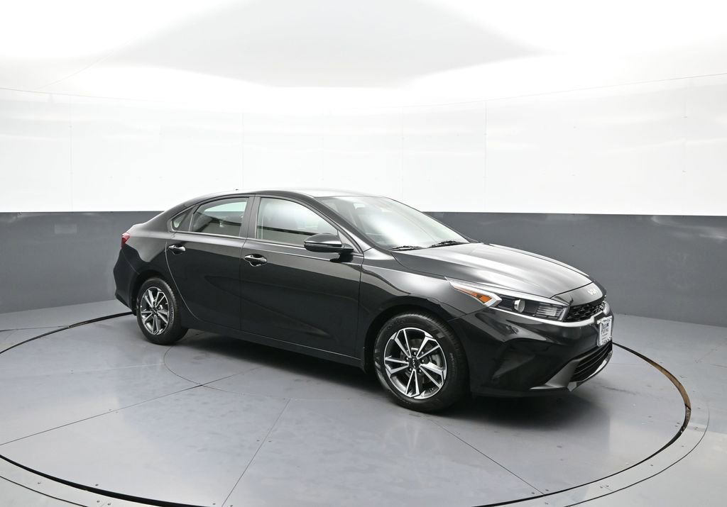 Certified 2023 Kia Forte LXS w/ LXS Technology Package FWD image 4