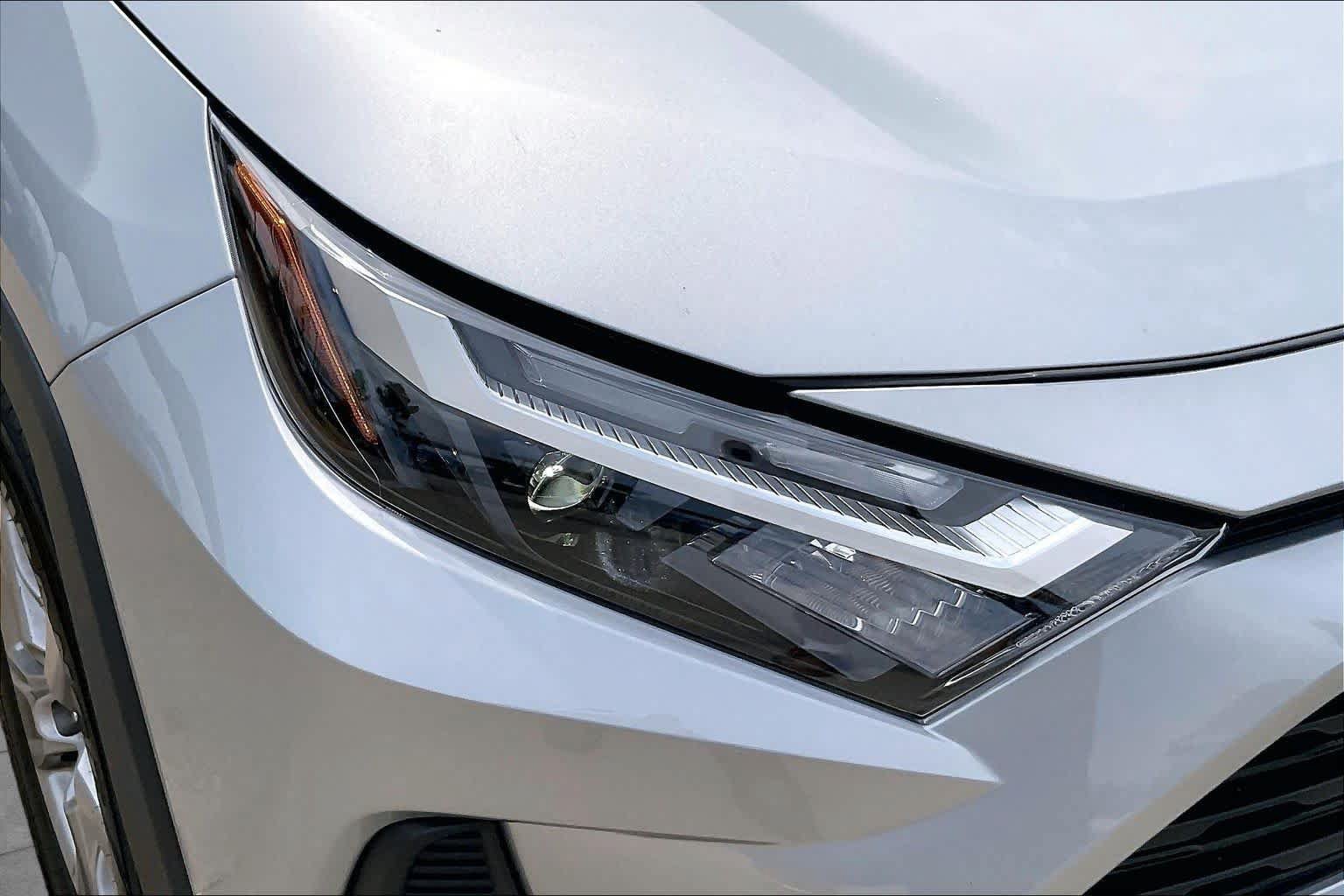 Used 2025 Toyota RAV4 XLE FWD image 53