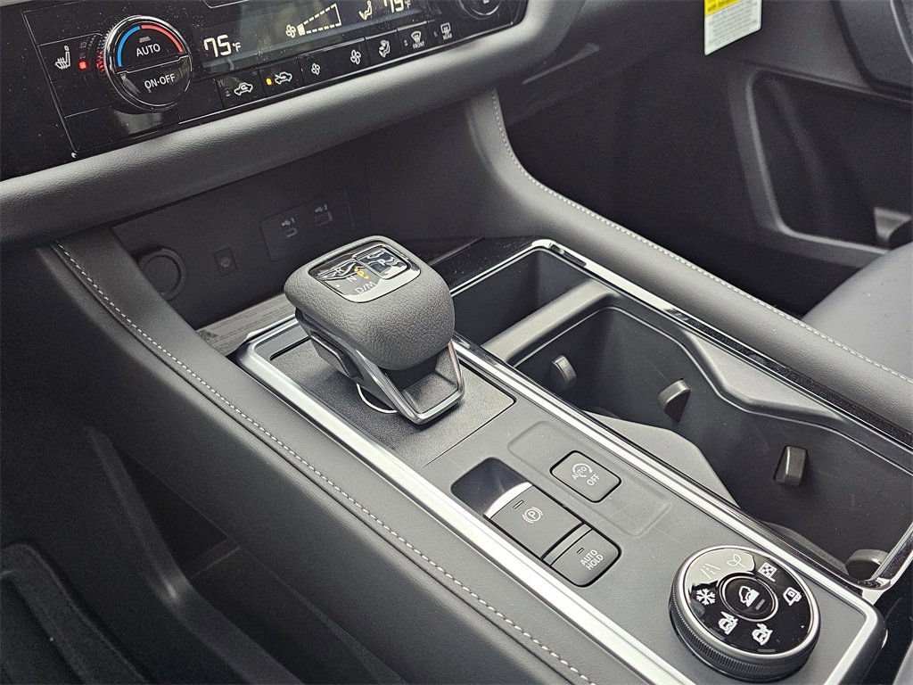 New 2025 Nissan Pathfinder SL image 26