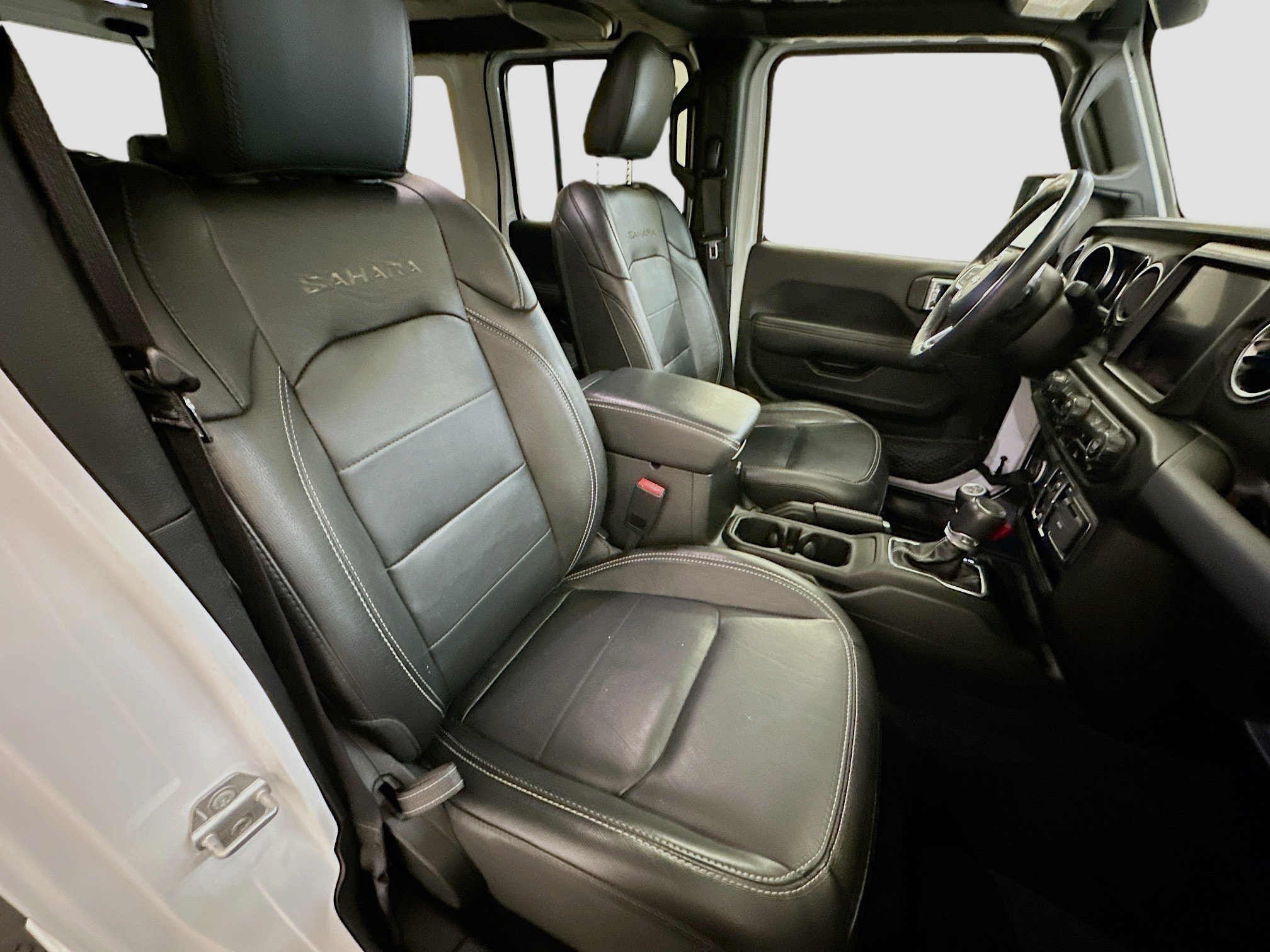 Used 2023 Jeep Wrangler Sahara w/ Cold Weather Group image 32