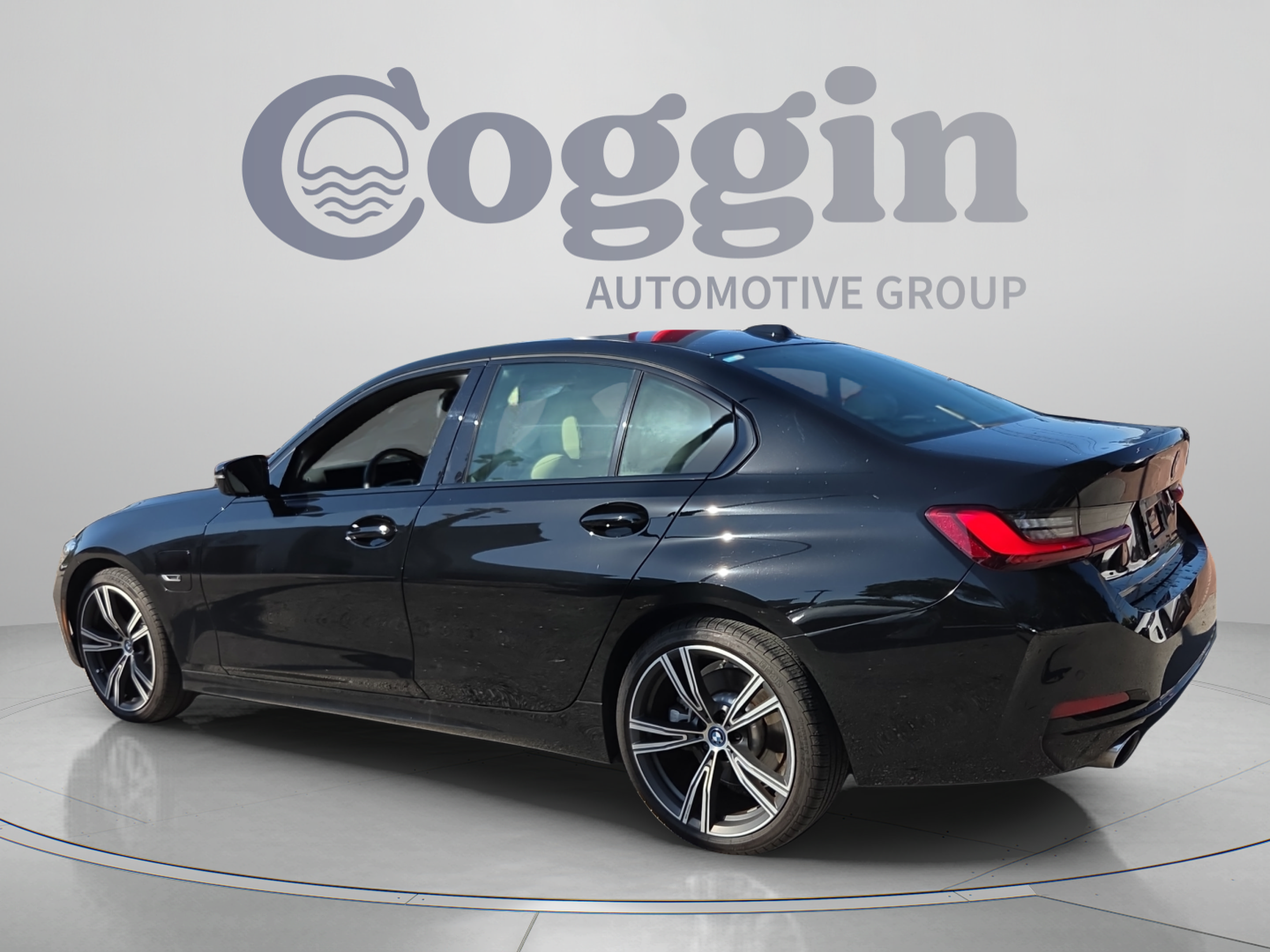 Used 2023 BMW 330e w/ Driving Assistance Package RWD image 3
