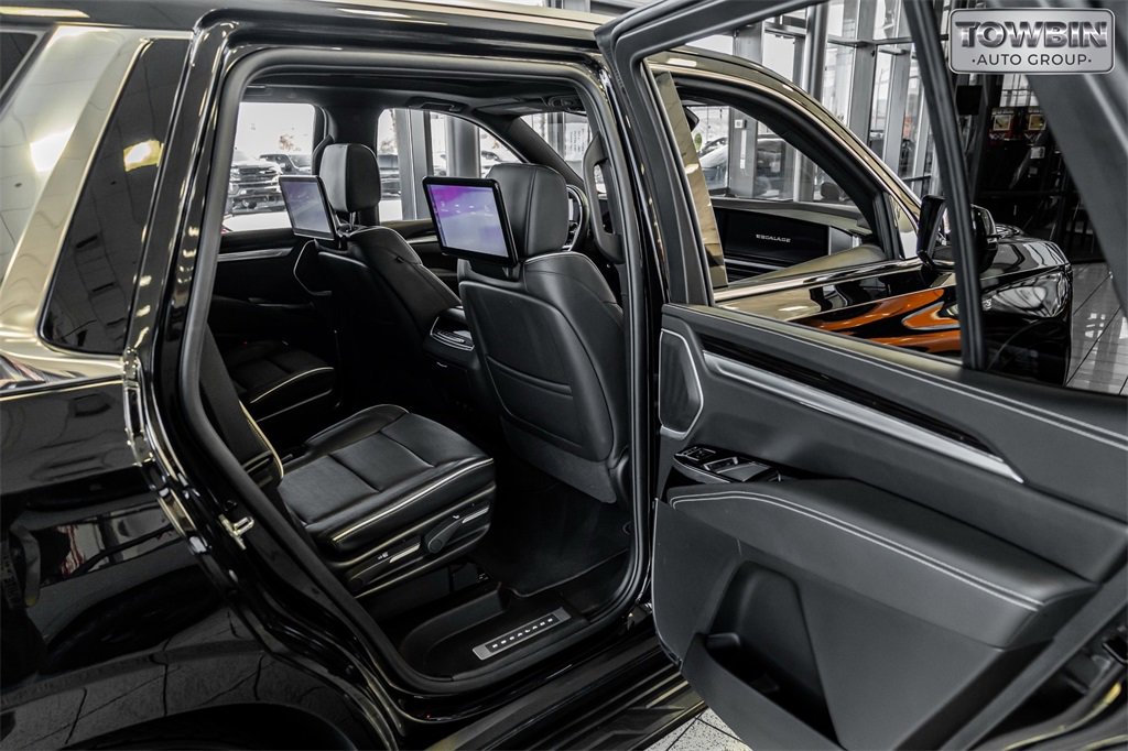 Used 2025 Cadillac Escalade Premium Luxury image 43