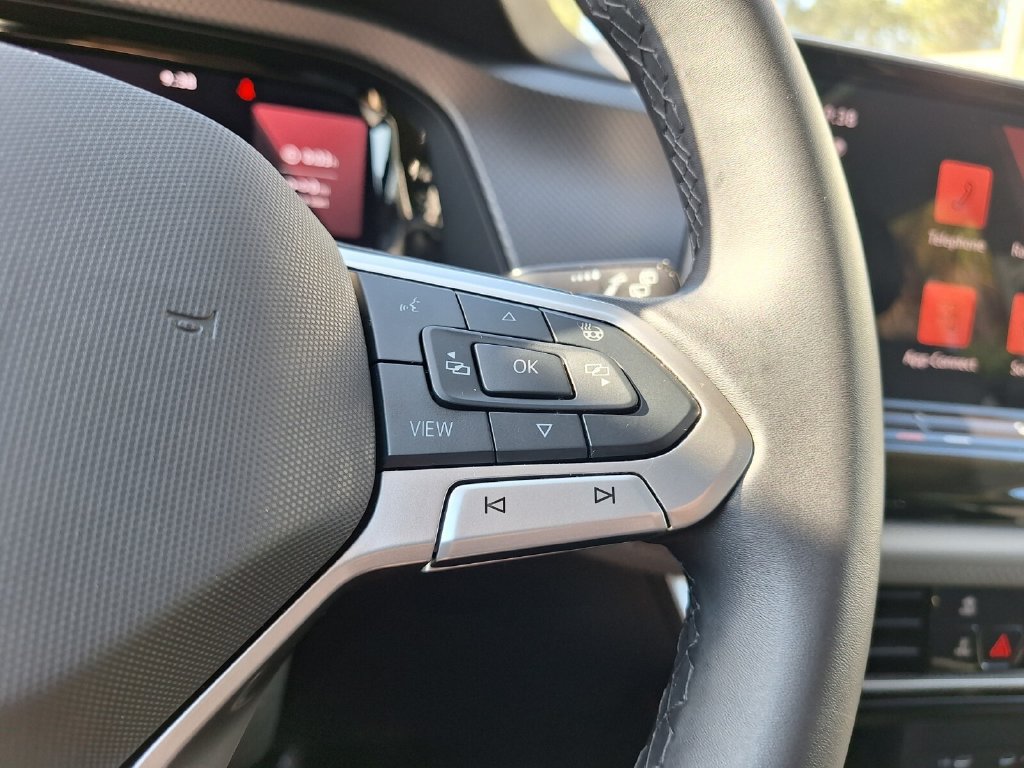 Used 2025 Volkswagen Atlas Peak Edition SE AWD/4WD image 19