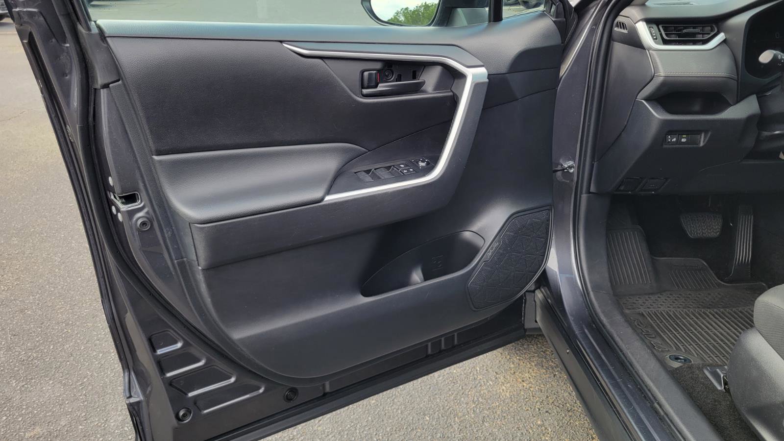 Used 2023 Toyota RAV4 LE image 14