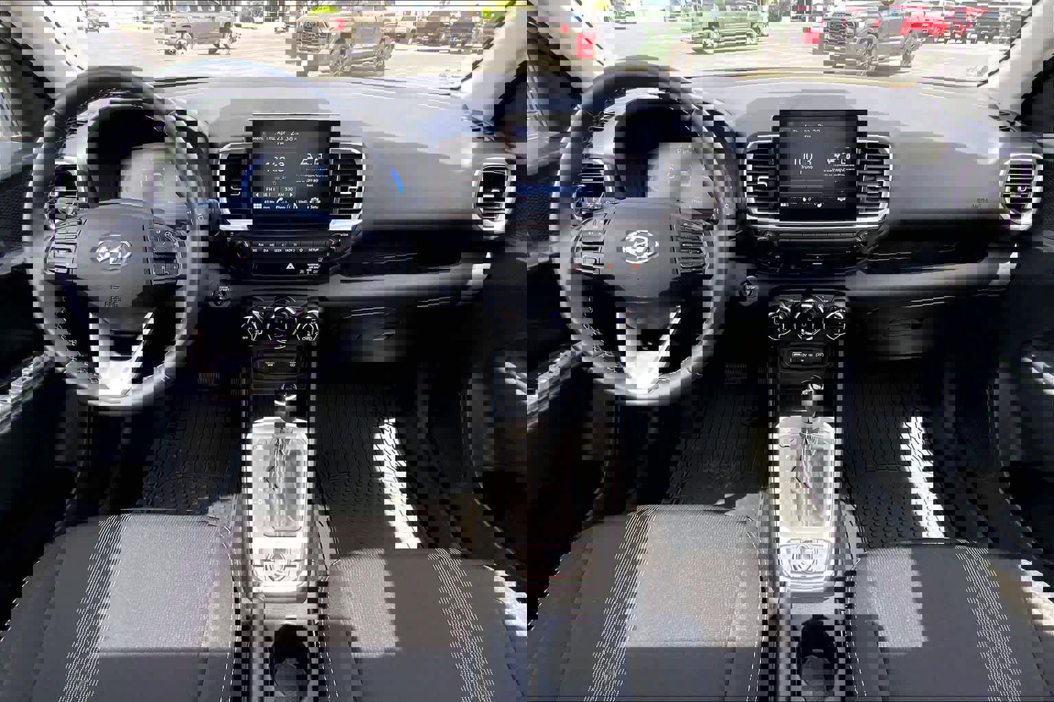 Used 2025 Hyundai Venue SEL FWD image 16