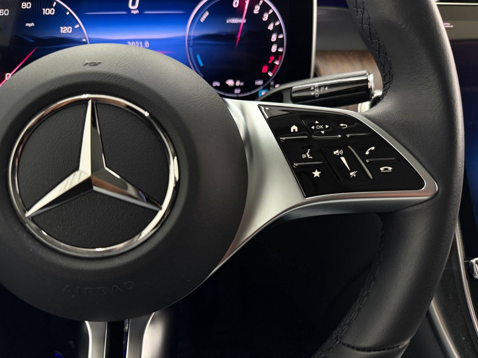 Used 2025 Mercedes-Benz GLC 350e 4MATIC image 27