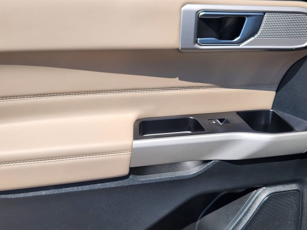 Used 2022 Ford Explorer Limited w/ Equipment Group 301A image 13