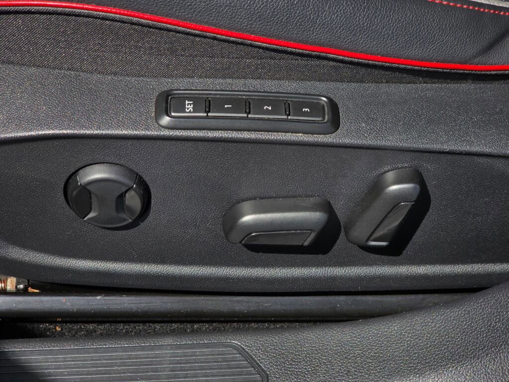 Used 2022 Volkswagen GTI Autobahn FWD image 24