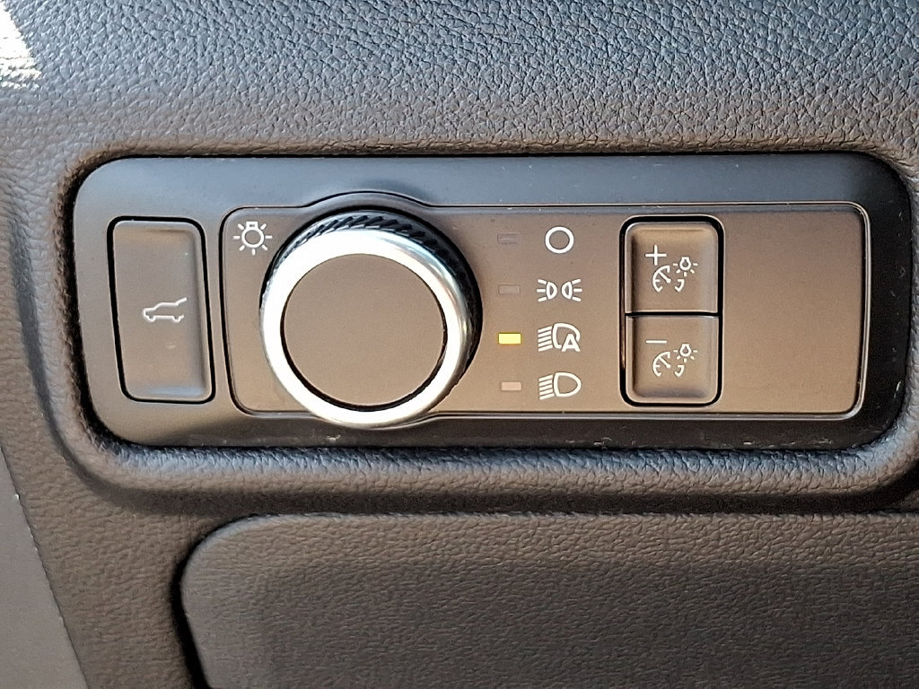 Used 2024 Ford Explorer XLT AWD/4WD image 24