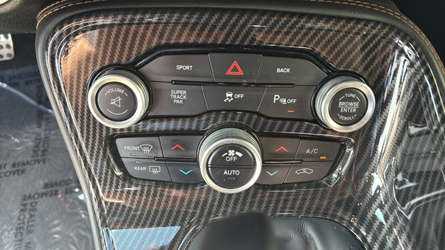 Used 2015 Dodge Challenger R/T Plus RWD image 17