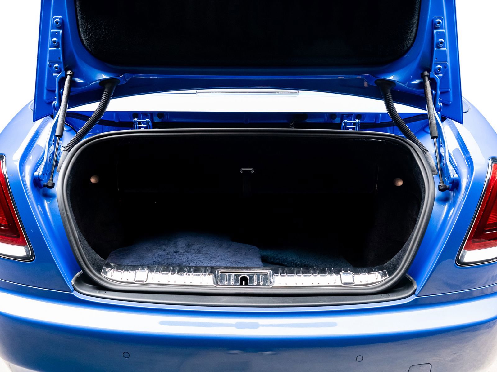 Used 2017 Rolls-Royce Dawn image 57