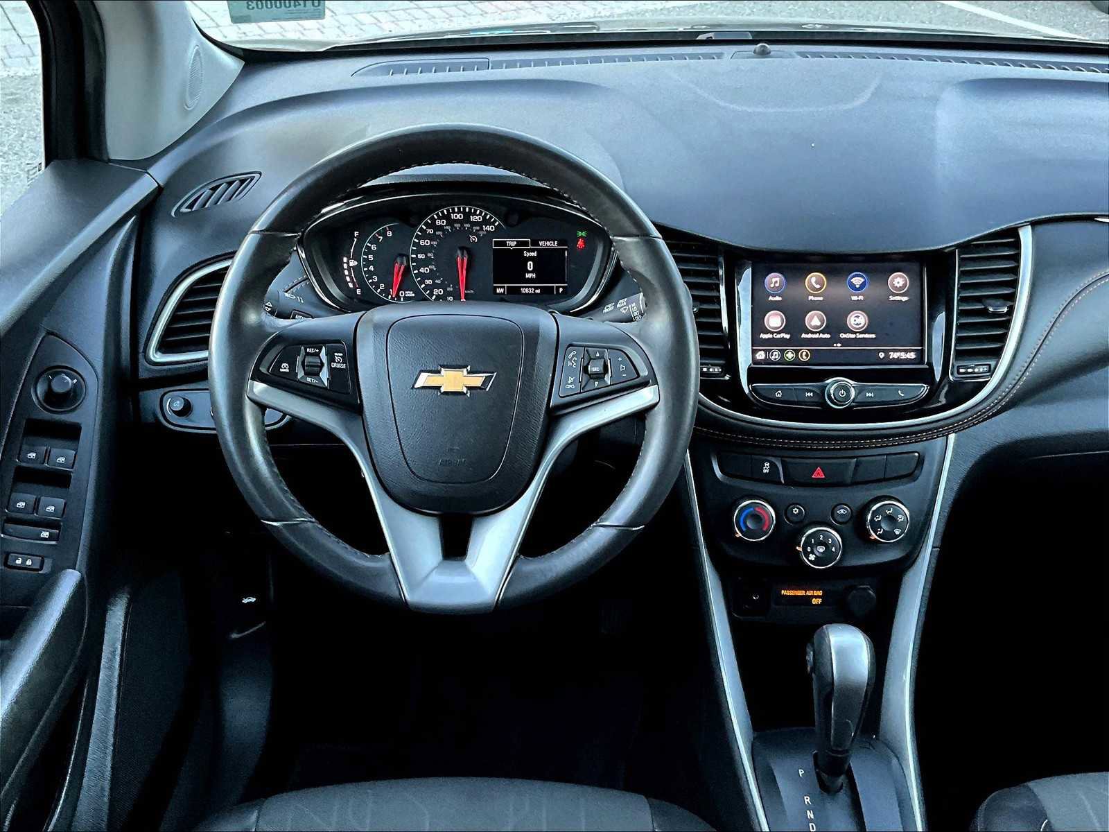 Used 2022 Chevrolet Trax LT w/ LT Convenience Package image 17